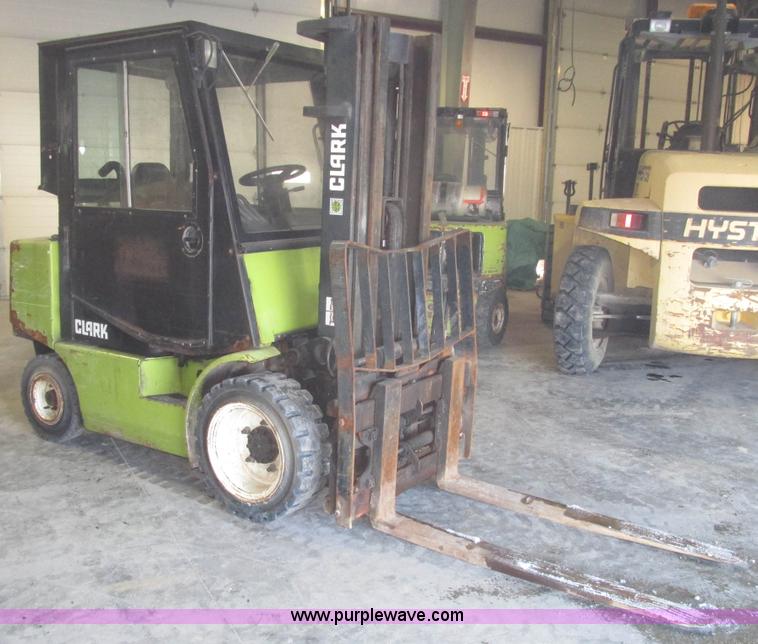 image for item G9839 1998 Clark CGP30 Gensis Type D forklift