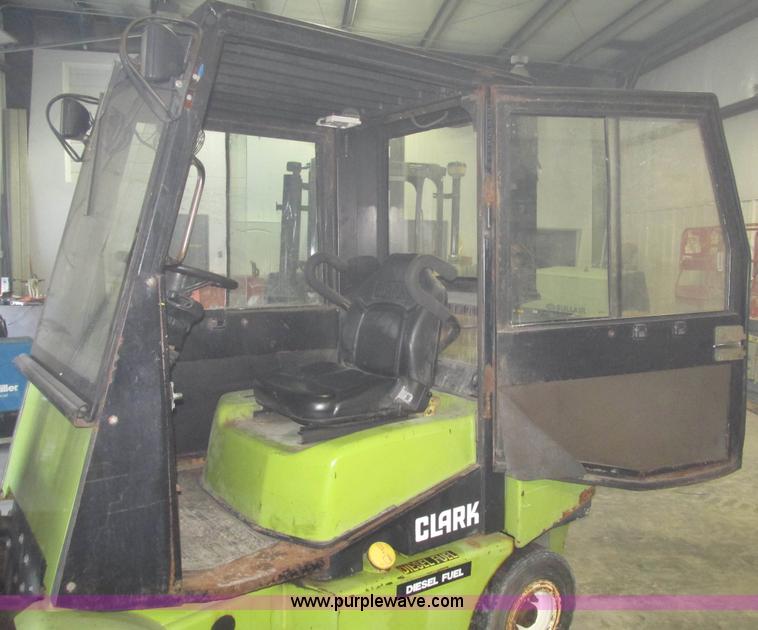 image for item G9839 1998 Clark CGP30 Gensis Type D forklift