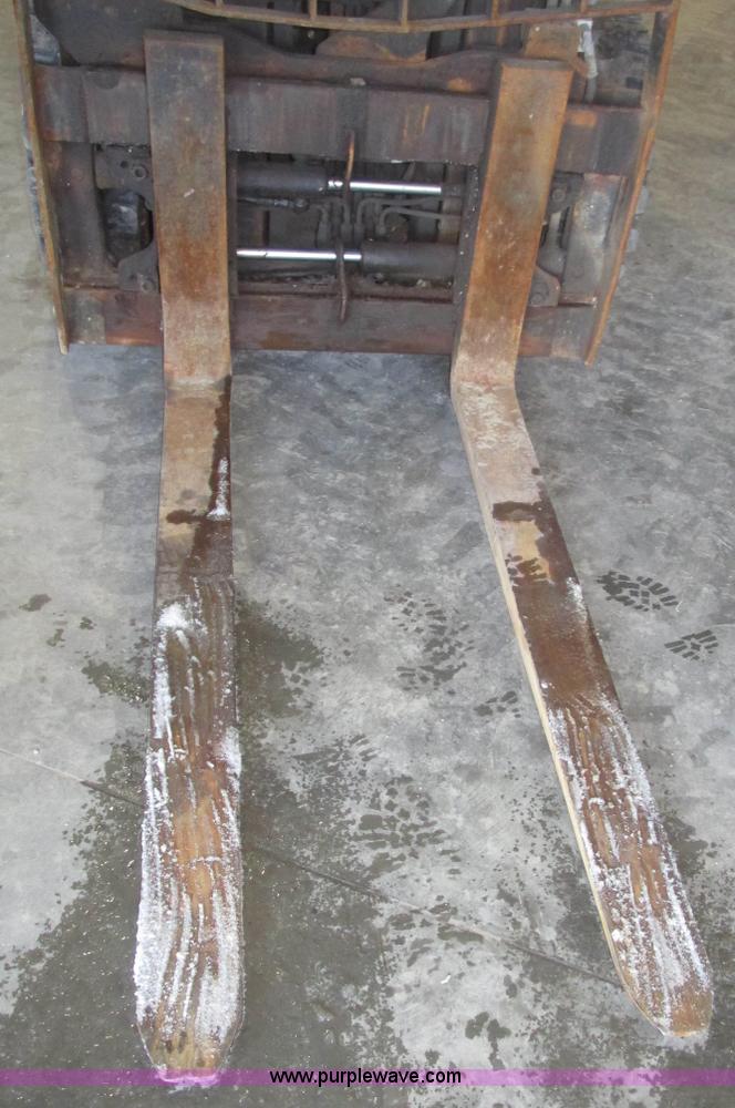 image for item G9839 1998 Clark CGP30 Gensis Type D forklift