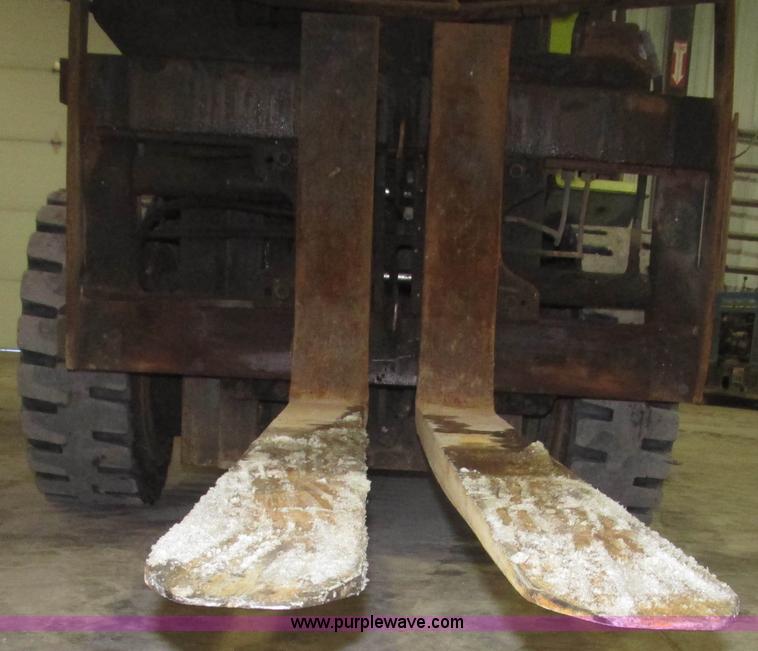 image for item G9839 1998 Clark CGP30 Gensis Type D forklift