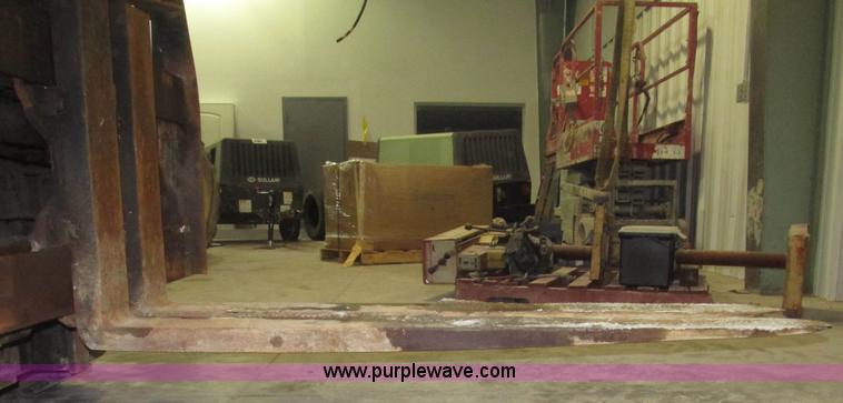 image for item G9839 1998 Clark CGP30 Gensis Type D forklift