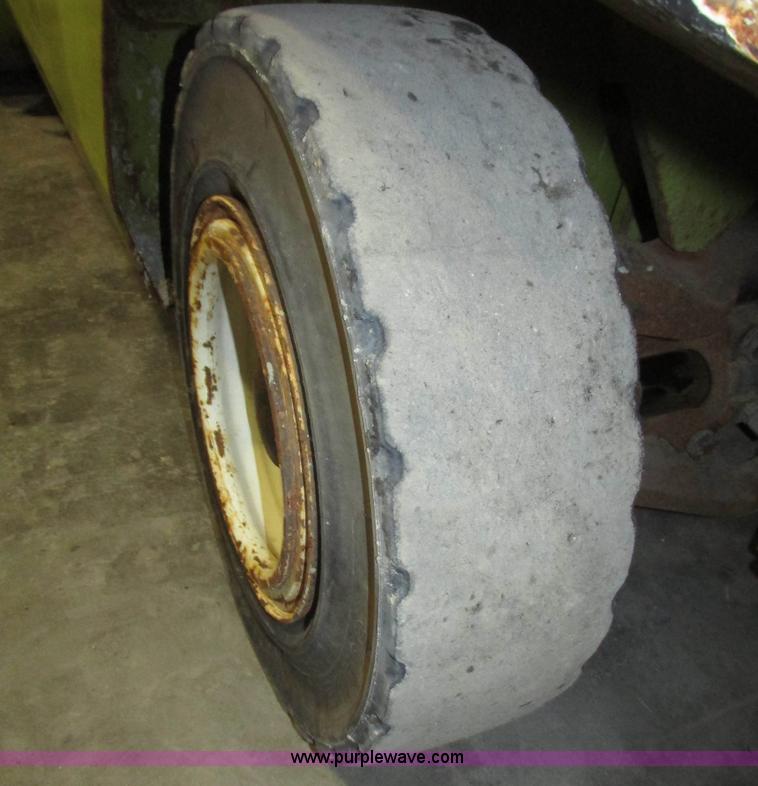 image for item G9839 1998 Clark CGP30 Gensis Type D forklift