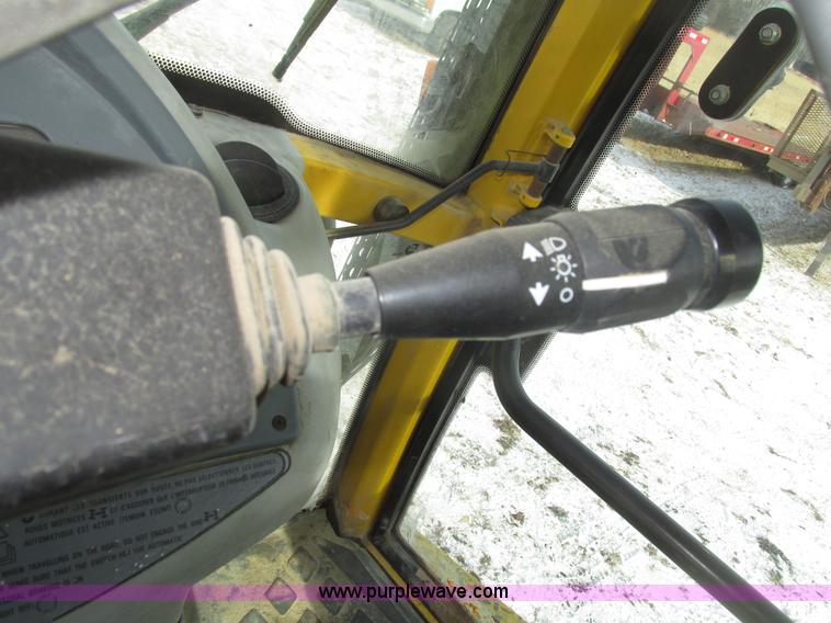 image for item G9852 1999 Komatsu WB140 backhoe