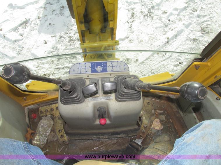image for item G9852 1999 Komatsu WB140 backhoe