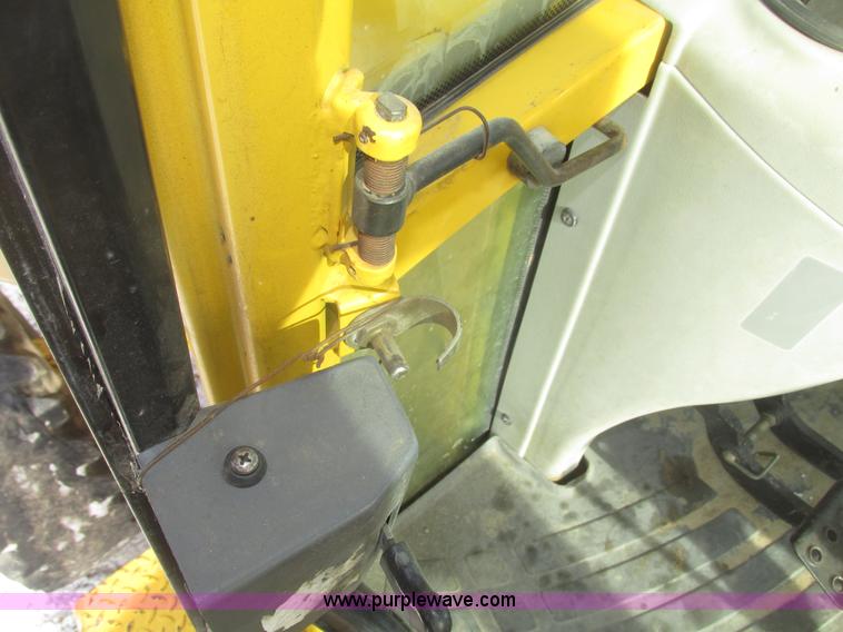 image for item G9852 1999 Komatsu WB140 backhoe