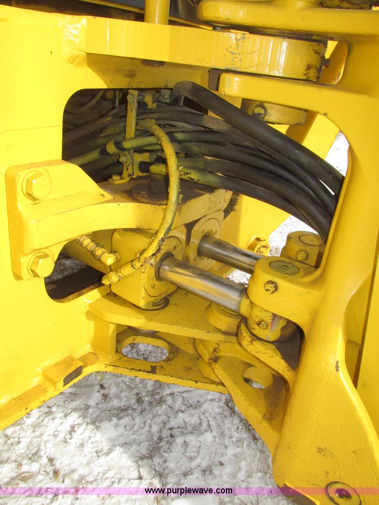 image for item G9852 1999 Komatsu WB140 backhoe
