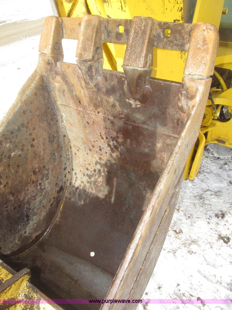 image for item G9852 1999 Komatsu WB140 backhoe