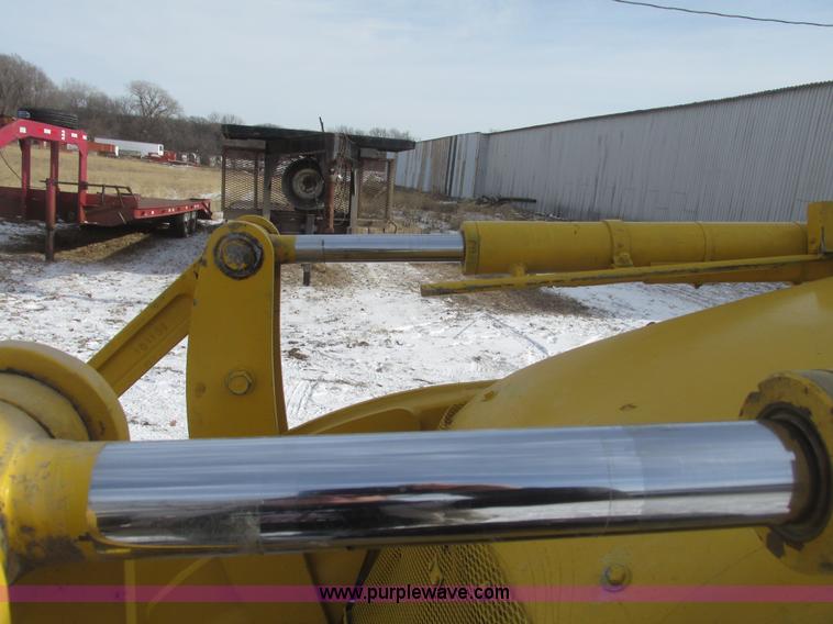 image for item G9852 1999 Komatsu WB140 backhoe