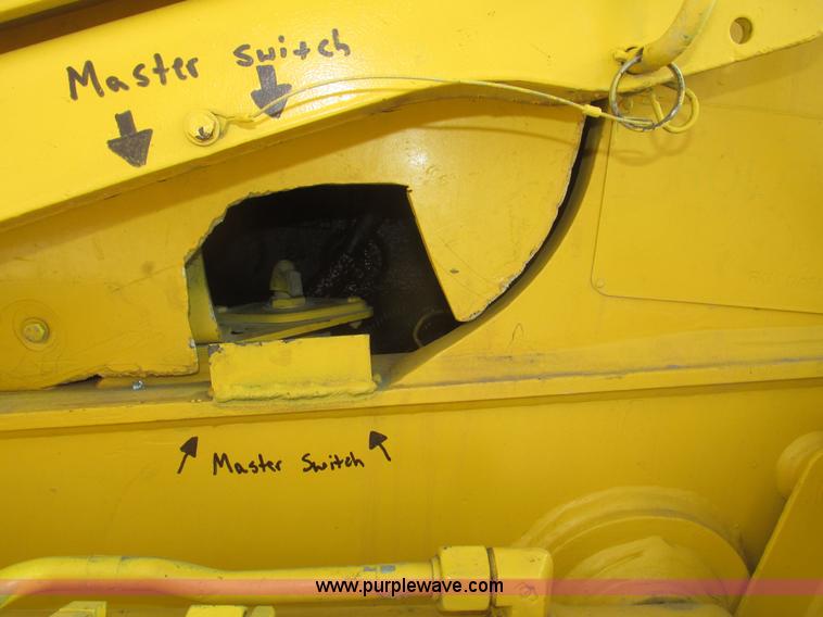 image for item G9852 1999 Komatsu WB140 backhoe