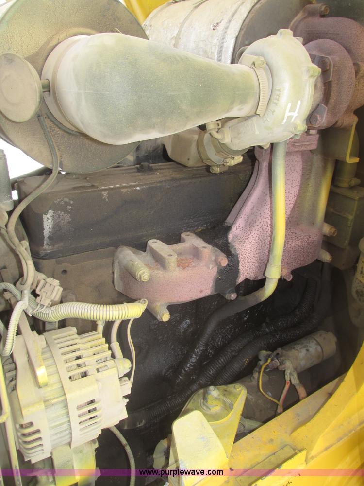 image for item G9852 1999 Komatsu WB140 backhoe