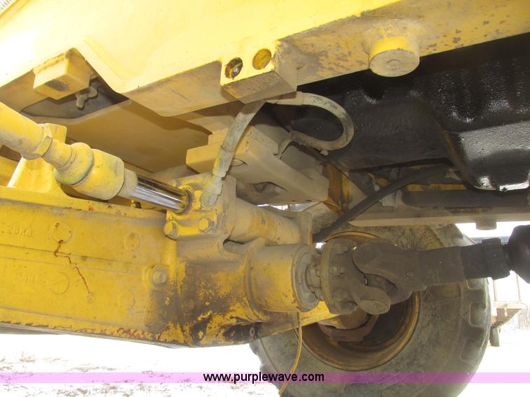 image for item G9852 1999 Komatsu WB140 backhoe
