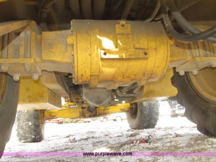 image for item G9852 1999 Komatsu WB140 backhoe