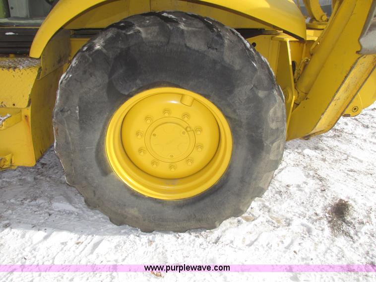 image for item G9852 1999 Komatsu WB140 backhoe
