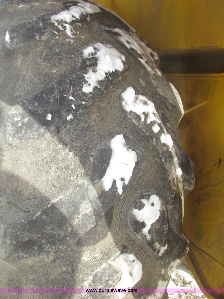 image for item G9852 1999 Komatsu WB140 backhoe