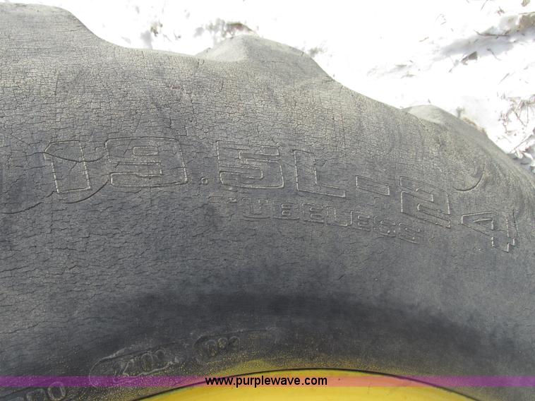 image for item G9852 1999 Komatsu WB140 backhoe