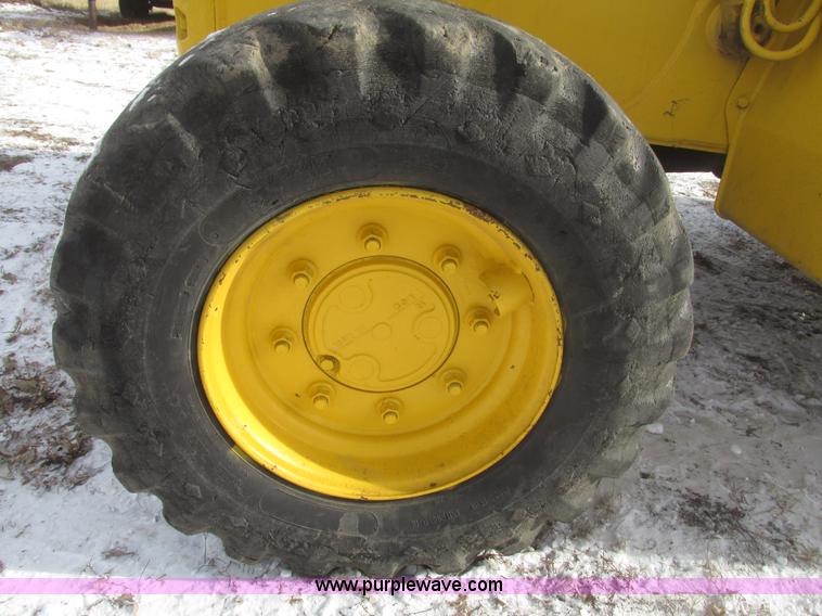 image for item G9852 1999 Komatsu WB140 backhoe