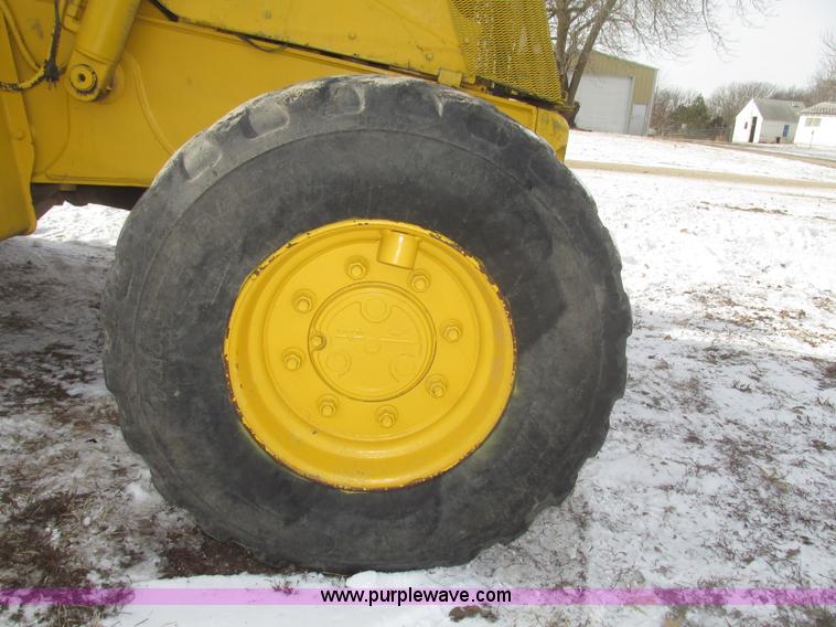 image for item G9852 1999 Komatsu WB140 backhoe