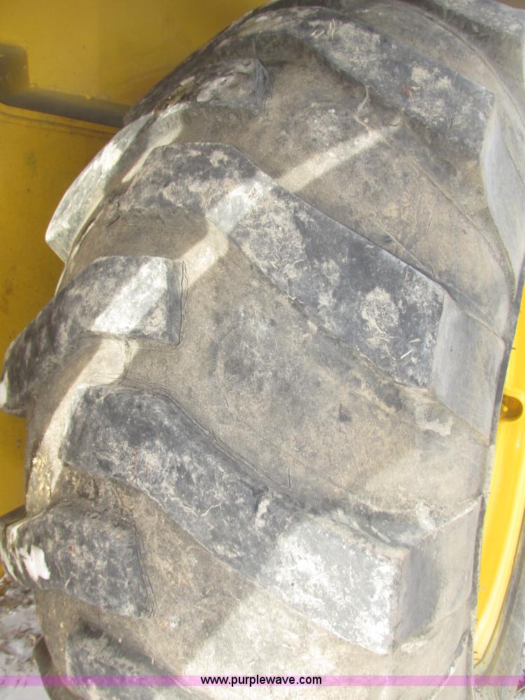 image for item G9852 1999 Komatsu WB140 backhoe