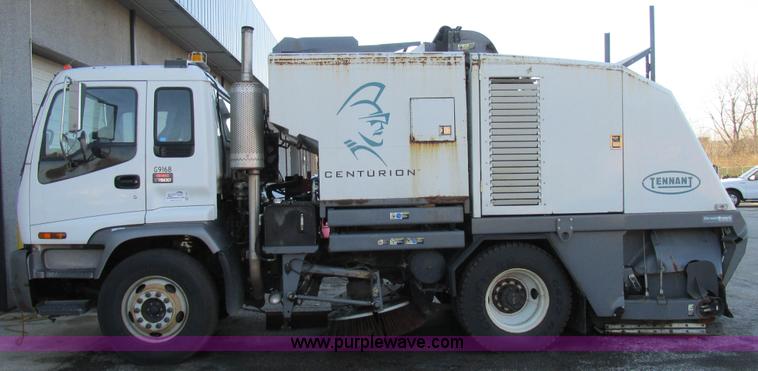 image for item H7618 2005 GMC T7500 Centurion Tennant street sweeper
