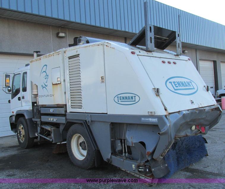 image for item H7618 2005 GMC T7500 Centurion Tennant street sweeper