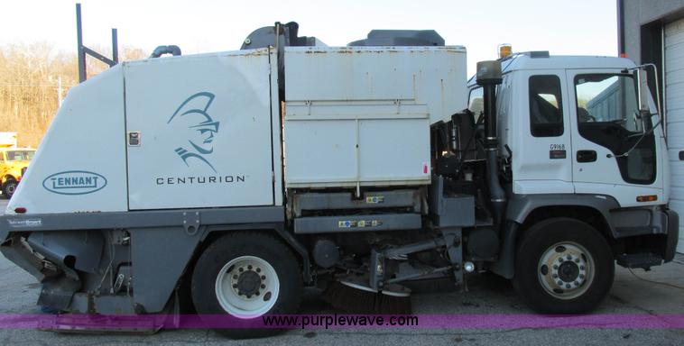 image for item H7618 2005 GMC T7500 Centurion Tennant street sweeper
