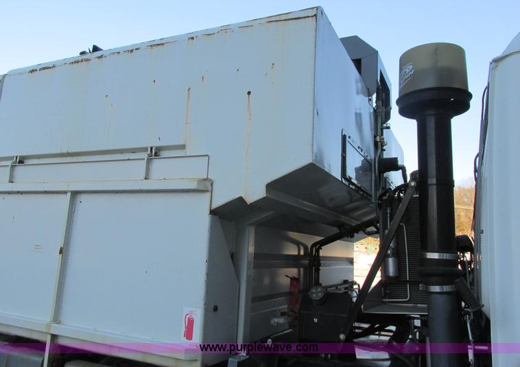 image for item H7618 2005 GMC T7500 Centurion Tennant street sweeper