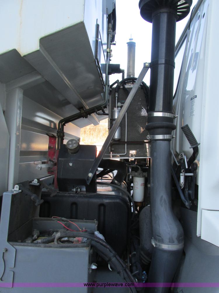 image for item H7618 2005 GMC T7500 Centurion Tennant street sweeper