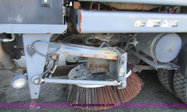 image for item H7618 2005 GMC T7500 Centurion Tennant street sweeper