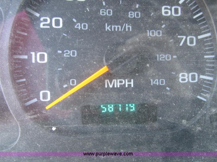 image for item H7618 2005 GMC T7500 Centurion Tennant street sweeper