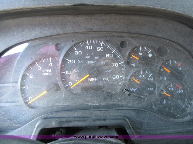 image for item H7618 2005 GMC T7500 Centurion Tennant street sweeper