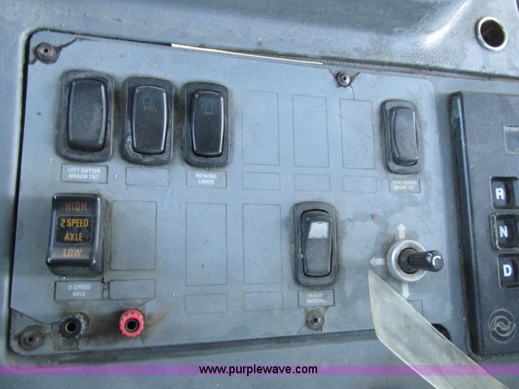 image for item H7618 2005 GMC T7500 Centurion Tennant street sweeper