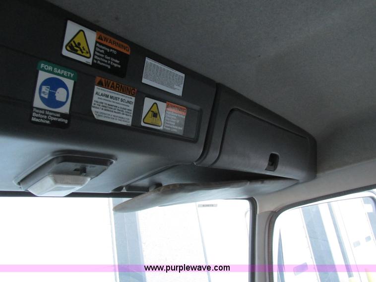 image for item H7618 2005 GMC T7500 Centurion Tennant street sweeper