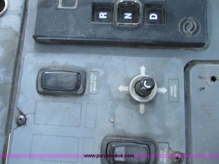 image for item H7618 2005 GMC T7500 Centurion Tennant street sweeper