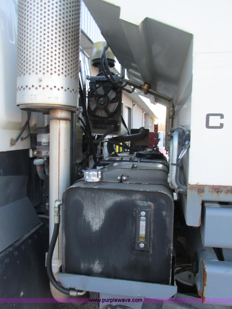 image for item H7618 2005 GMC T7500 Centurion Tennant street sweeper