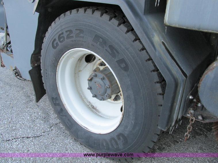 image for item H7618 2005 GMC T7500 Centurion Tennant street sweeper