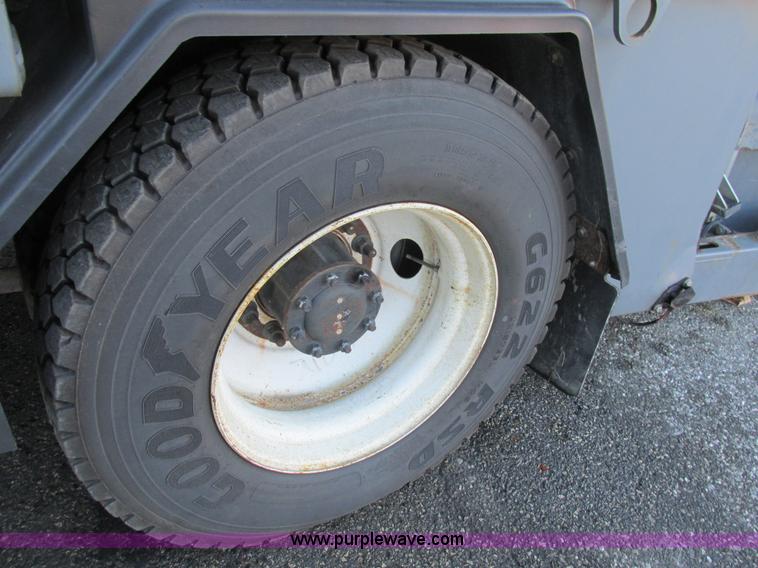 image for item H7618 2005 GMC T7500 Centurion Tennant street sweeper