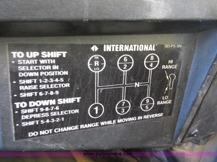 image for item H7621 2001 International 4900 bucket truck