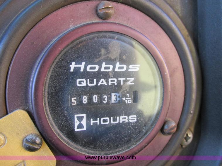 image for item H7621 2001 International 4900 bucket truck