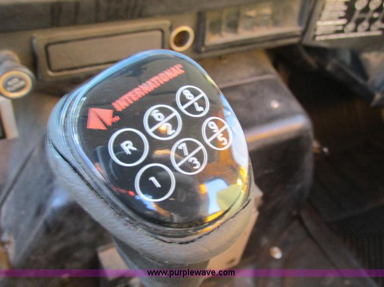 image for item H7621 2001 International 4900 bucket truck