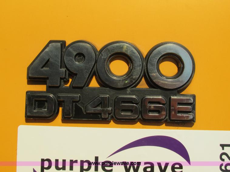 image for item H7621 2001 International 4900 bucket truck