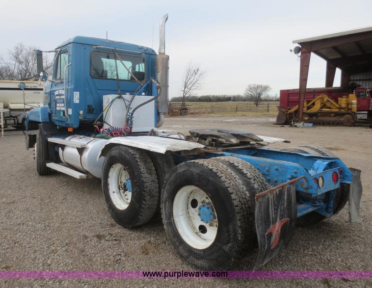 image for item I2125 1998 Mack CH613 semi truck