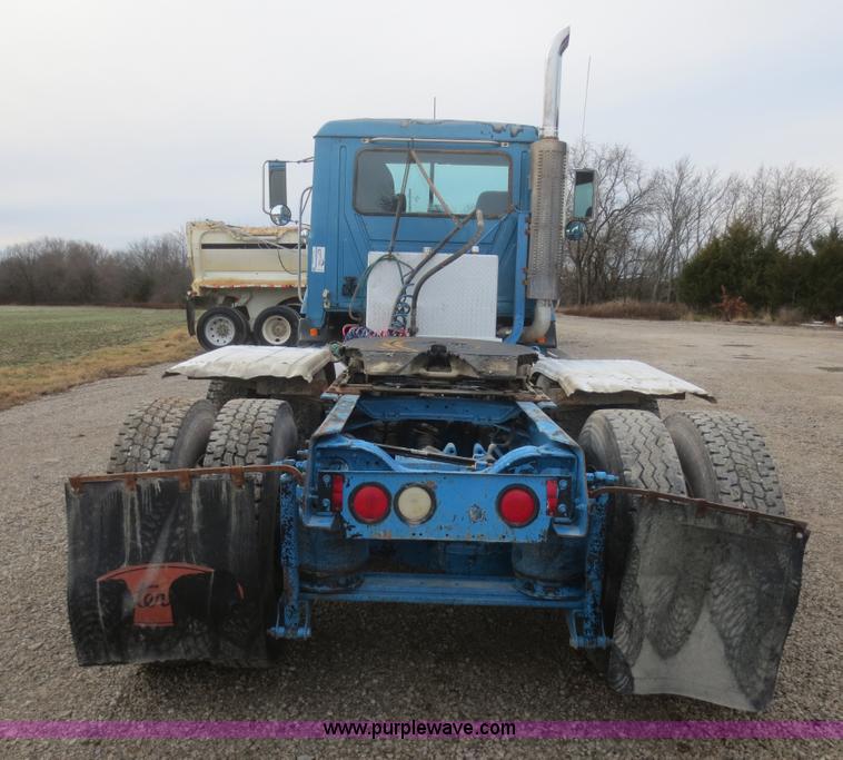 image for item I2125 1998 Mack CH613 semi truck