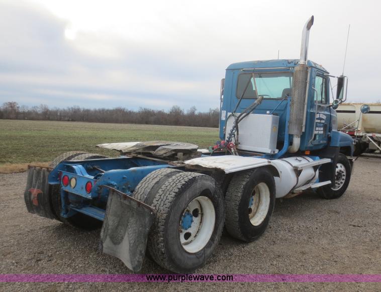 image for item I2125 1998 Mack CH613 semi truck