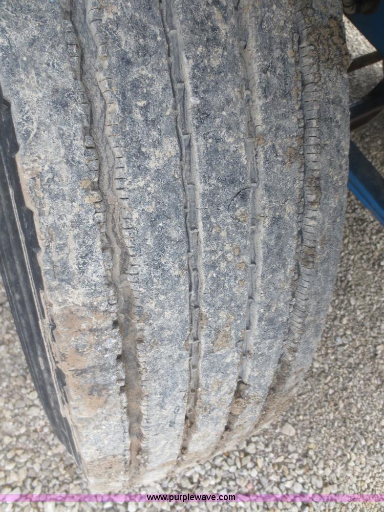 image for item I2125 1998 Mack CH613 semi truck