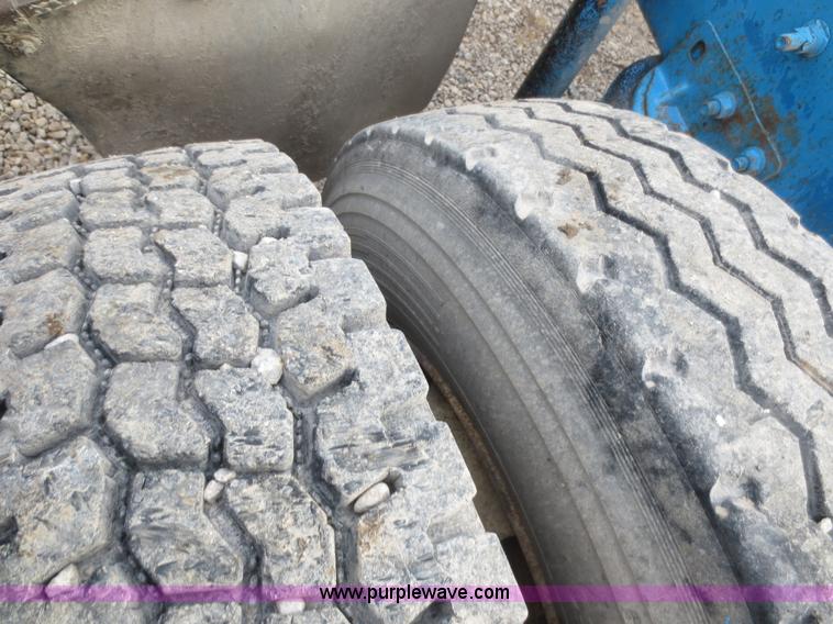 image for item I2125 1998 Mack CH613 semi truck