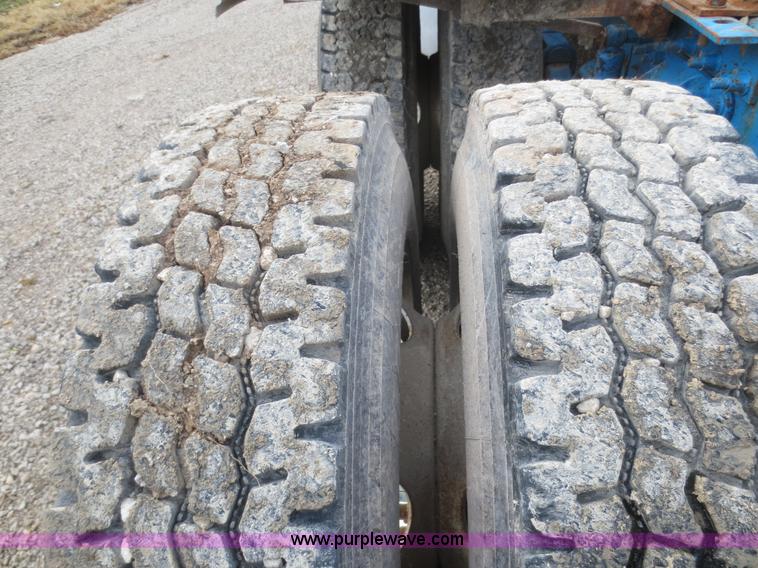 image for item I2125 1998 Mack CH613 semi truck