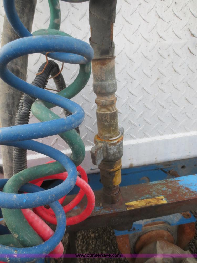 image for item I2125 1998 Mack CH613 semi truck