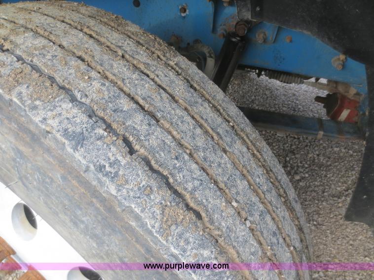 image for item I2125 1998 Mack CH613 semi truck