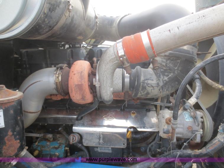 image for item I2125 1998 Mack CH613 semi truck