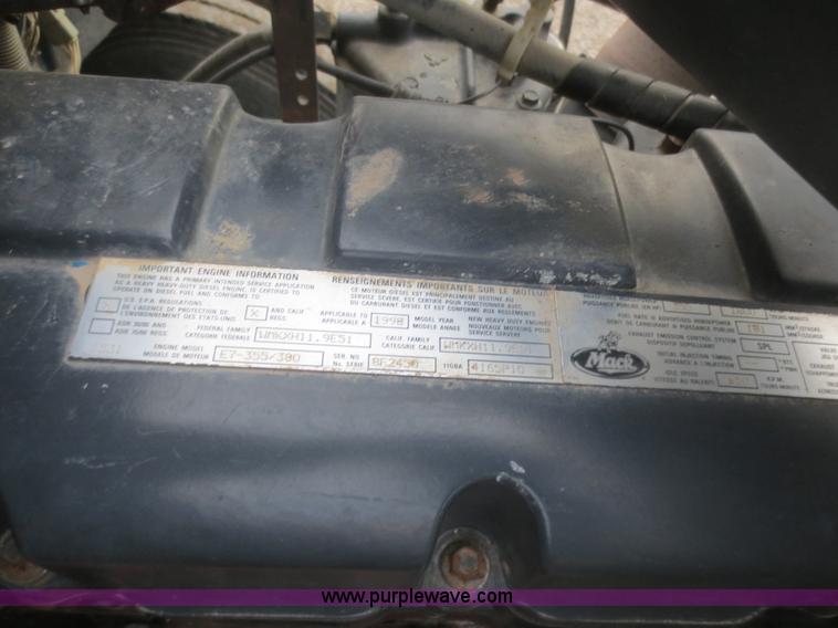 image for item I2125 1998 Mack CH613 semi truck